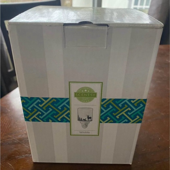 Scentsy Wildlife plug in warmer - Picture 2 of 2